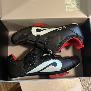 Peloton Womens 8 - 39